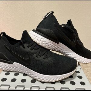 Nike Epic React Flyknit 2
